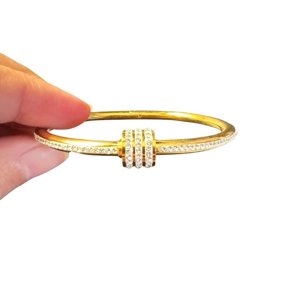 🔸21. NWOT Elegant Gold Plated Bracelet - Picture 2 of 2